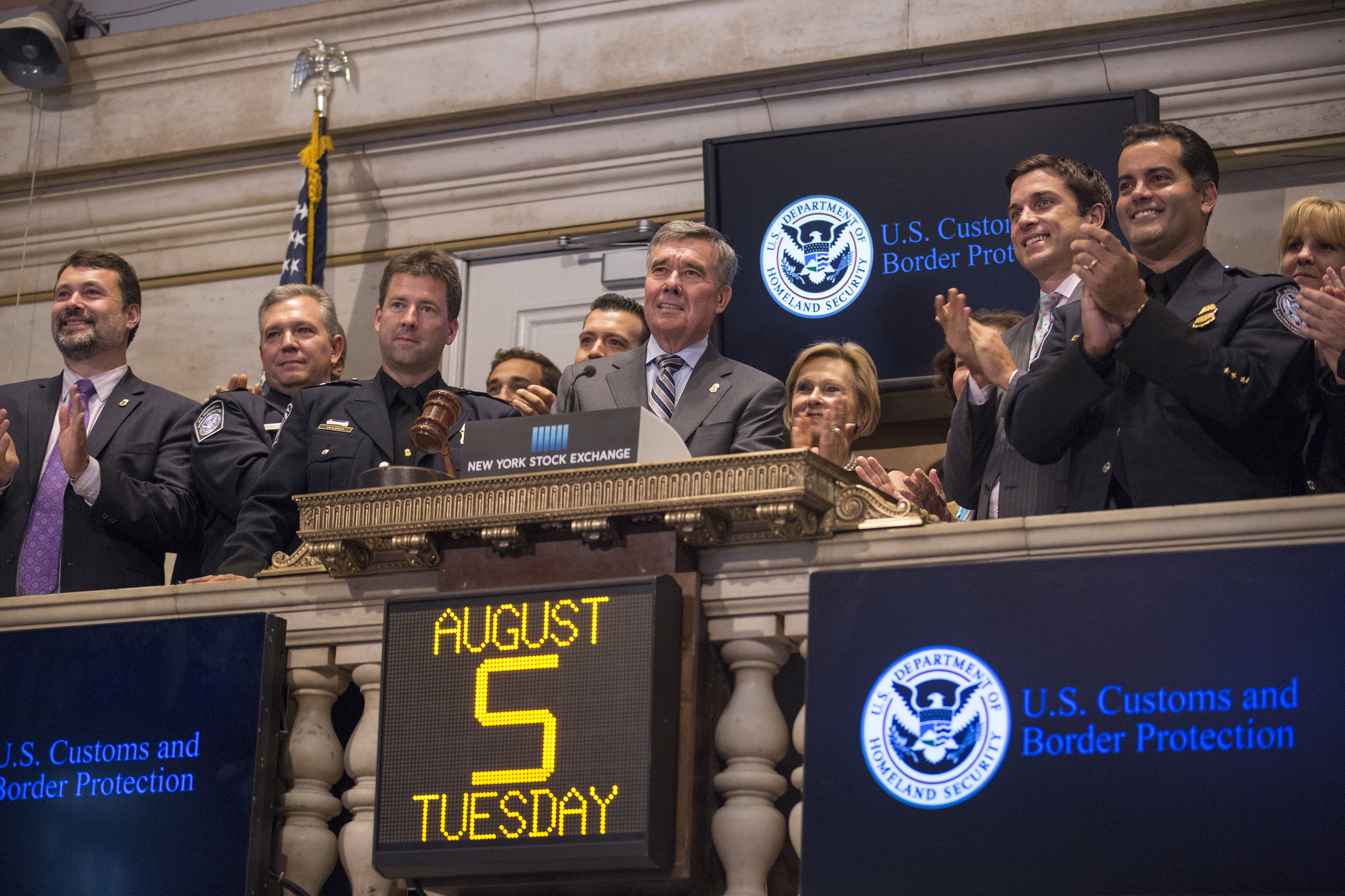 Photo of Commissioner Kerlikowske ring the closing bell at the New York Stock Exchange