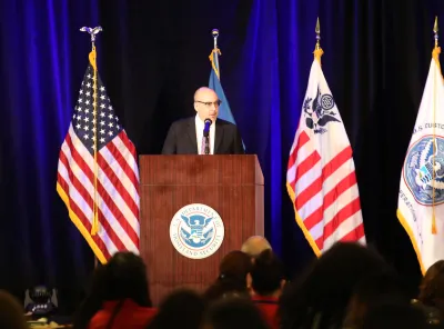 Photo of Thomas Overacker giving keynote luncheon remarks. 