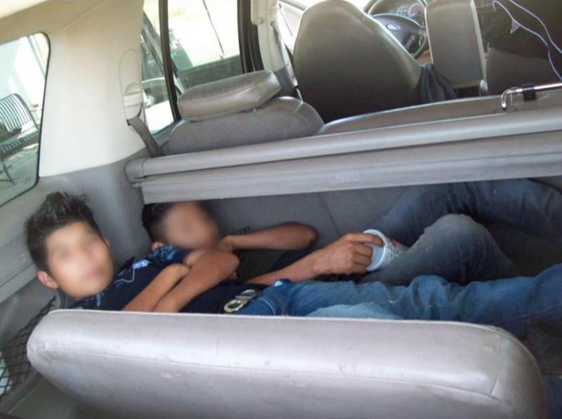 Two US teens were arrested for smuggling 2 Mexican teens.