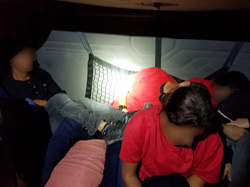 Border Patrol agents discover 13 aliens hidden in tractor sleeper cab at IH-35 checkpoint