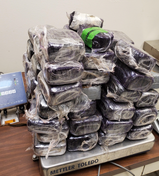 Paquetes que contienen 69 libras de metanfetamina decomisada por oficiales de CBP en Puente Internacional de Hidalgo