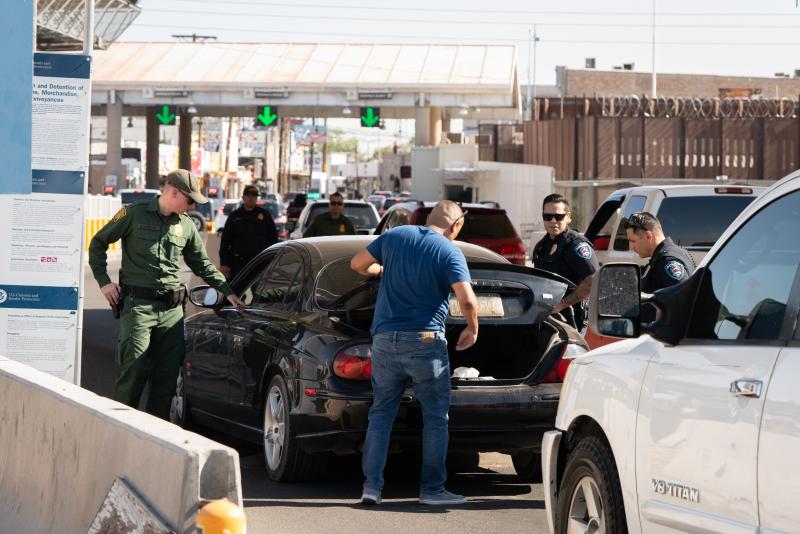 Outbound to Mexico inspection by CBP officers, Yuma, Arizona, police and Border Patrol agent